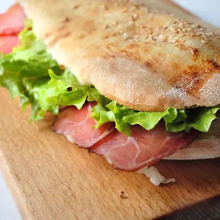 阿马罗公寓 公寓 *